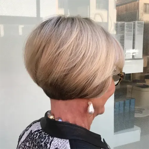 Corte Arredondado na Altura do Pescoço Corte Arredondado na Altura do Pescoço