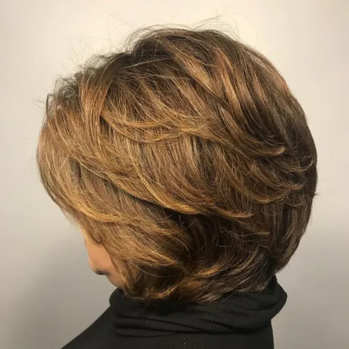 Cabelo Curto para Mulheres: Franja com Penas Cabelo Curto para Mulheres: Franja com Penas