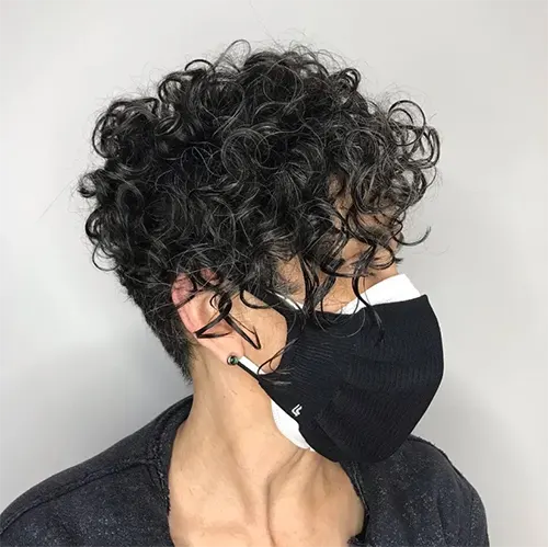 Ideia de Corte Pixie Para Cabelos Cacheados: Tapered Pixie Ideia de Corte Pixie Para Cabelos Cacheados: Tapered Pixie