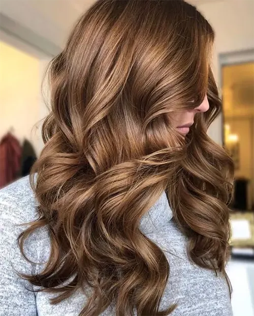 Tendência de Cores de Cabelo Para 2025: Chocolate Dourado Tendência de Cores de Cabelo Para 2025: Chocolate Dourado